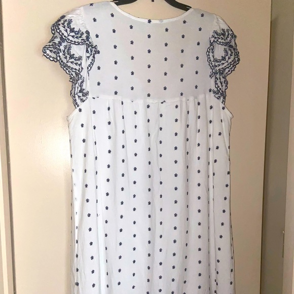 EUC White Gauze XL Old Navy Dress w/ Navy Blue Crochet Design - Picture 2 of 4